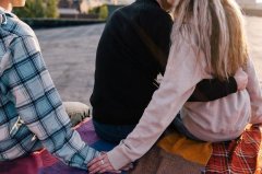 孫小姐丈夫出軌，律秦偵探著手調查